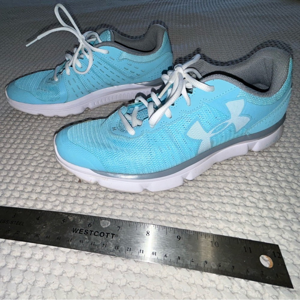 Sz 9.5 Under Armour blue micro G speed running shoes
